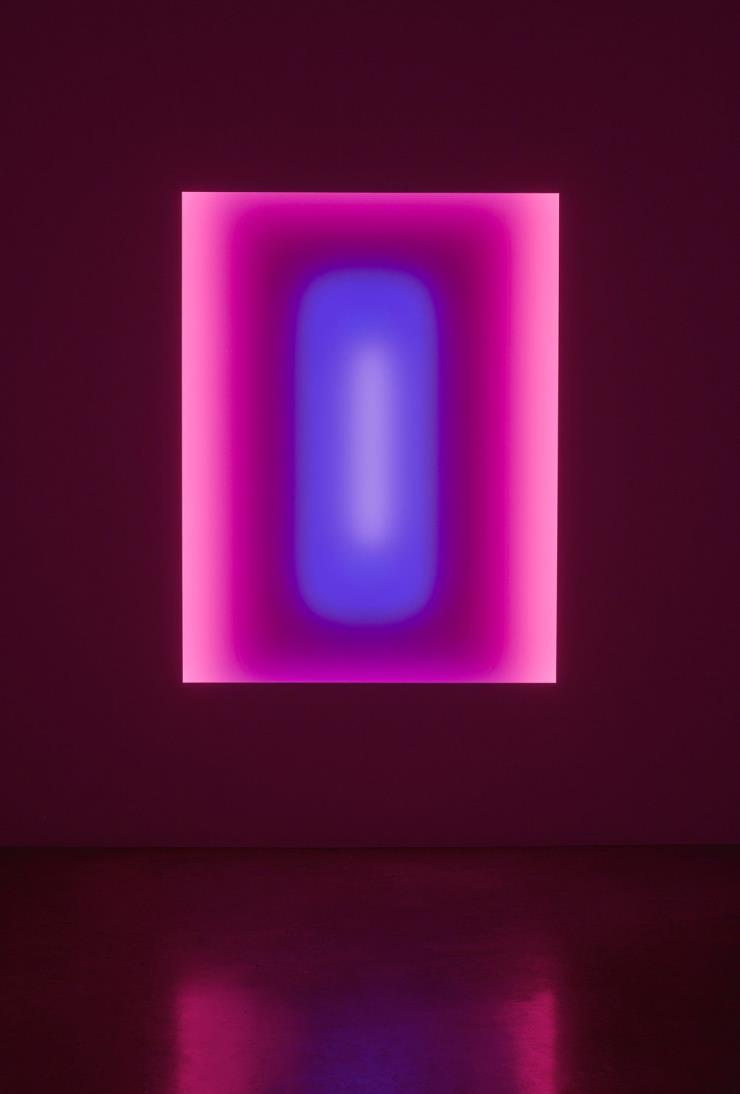 James Turrell, Atlantis, Medium Rectangle Glass, 2019, L.E.D. light, etched glass and shallow space, 142.2 x 185.4 cm ⓒ James Turrell