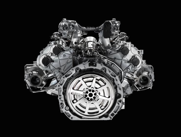 네튜노 엔진은 마세라티의 이중 연소 기술이 적용된 신형 V6 트윈 터보 가솔린 엔진이다. 