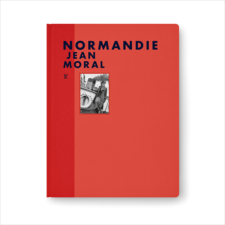 NORMANDIE JEAN MORAL 미국의 패션과 이미지가 유럽을 점령한 20세기 초 〈하퍼스 바자〉와 계약한 유일한 프랑스 사진가는 장 모랄이었다. 그가 찍은 프랑스의 역사적인 여객선 노르망디의 풍광에는 ‘인터워’ 시대의 풍요와 낙관이 흐른다.