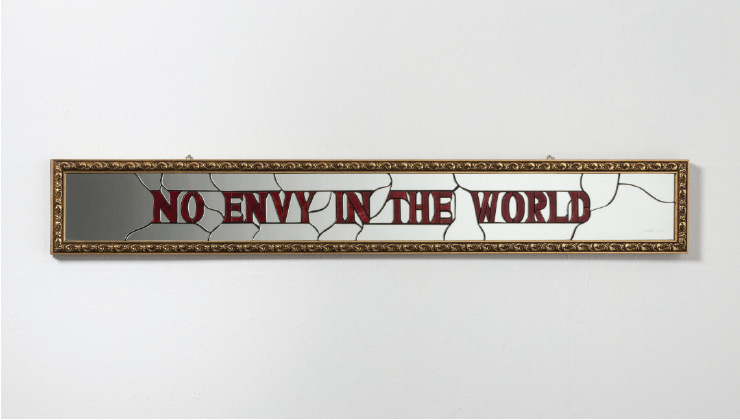 〈No Envy in the World(세상 부럽 없어라)〉, 2015, Mirror, stained glass and mixed media, 145x21cm.