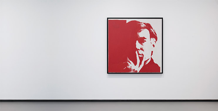 〈Self-Portrait〉, 1967. © The Andy Warhol Foundation for Visual Arts, Inc. / Licensed by Adagp, Paris 2021. Courtesy of Fondation Louis Vuitton. Photo credits: © Primae / Louis Bourjac.