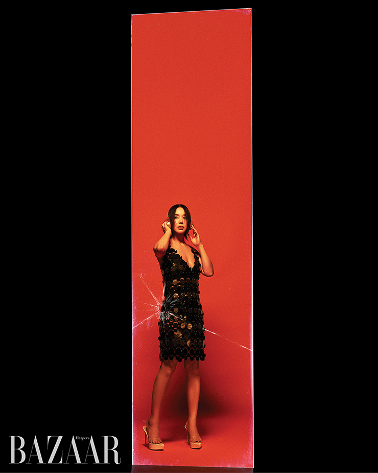 1999년 5집 앨범 〈몰라〉 드레스는 Paco Rabanne by Mue. 뮬은 Gianvito Rossi.