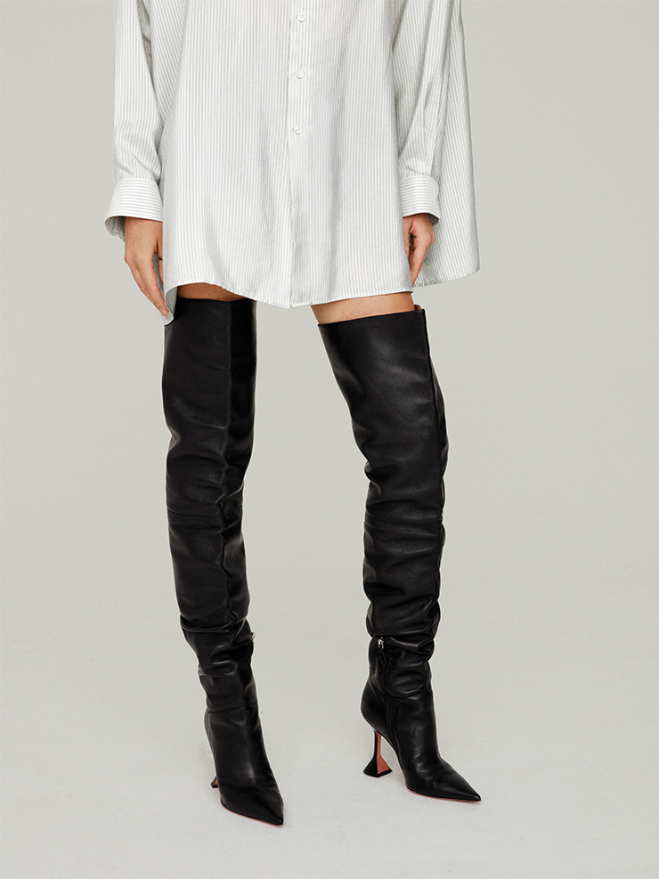셔츠는 가격 미정 Dior Men. 사이하이 부츠는 1백70만원대 Amina Muaddi. 