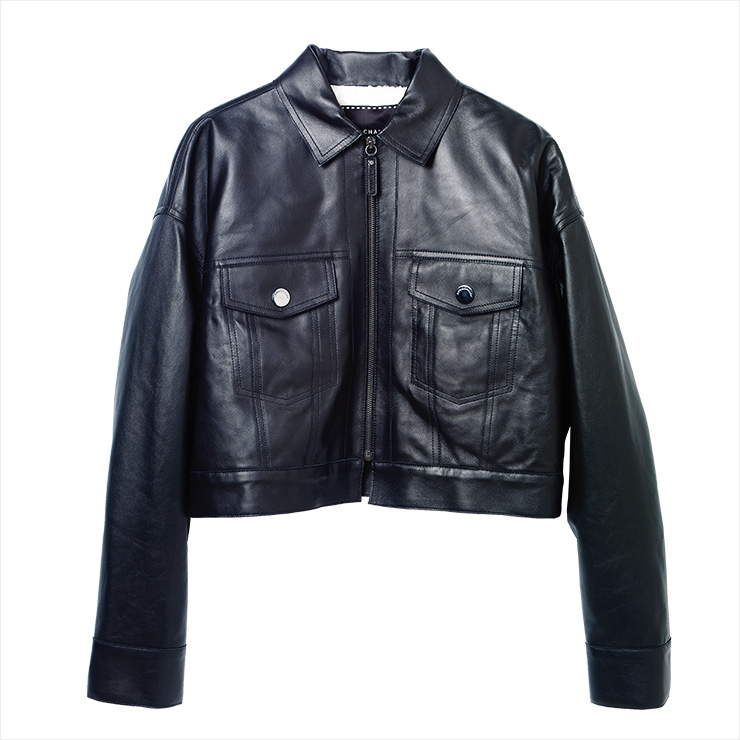 밑위길이가 짧은 가죽 재킷은 2백3만원, Longchamp.