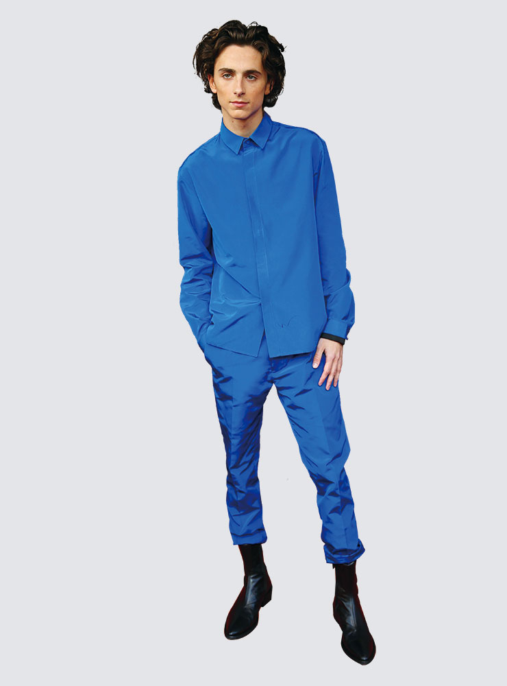 ‘깔맞춤’ 패션을 선호하는 티모시 샬라메. 비비드한 블루 컬러로 상하의를 통일한 대범한 스타일링으로 패셔너블한 면모를 드러냈다. 