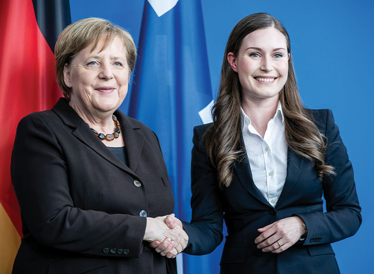 선배 정치인, 독일의 앙겔라 메르켈 총리와 만난 마린. 