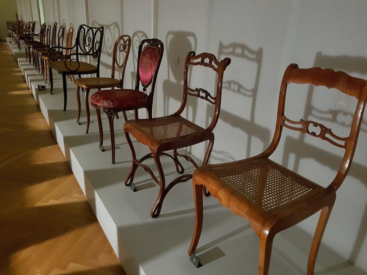 비엔나 응용미술박물관에 전시 중인 모더니즘 의자들. 
