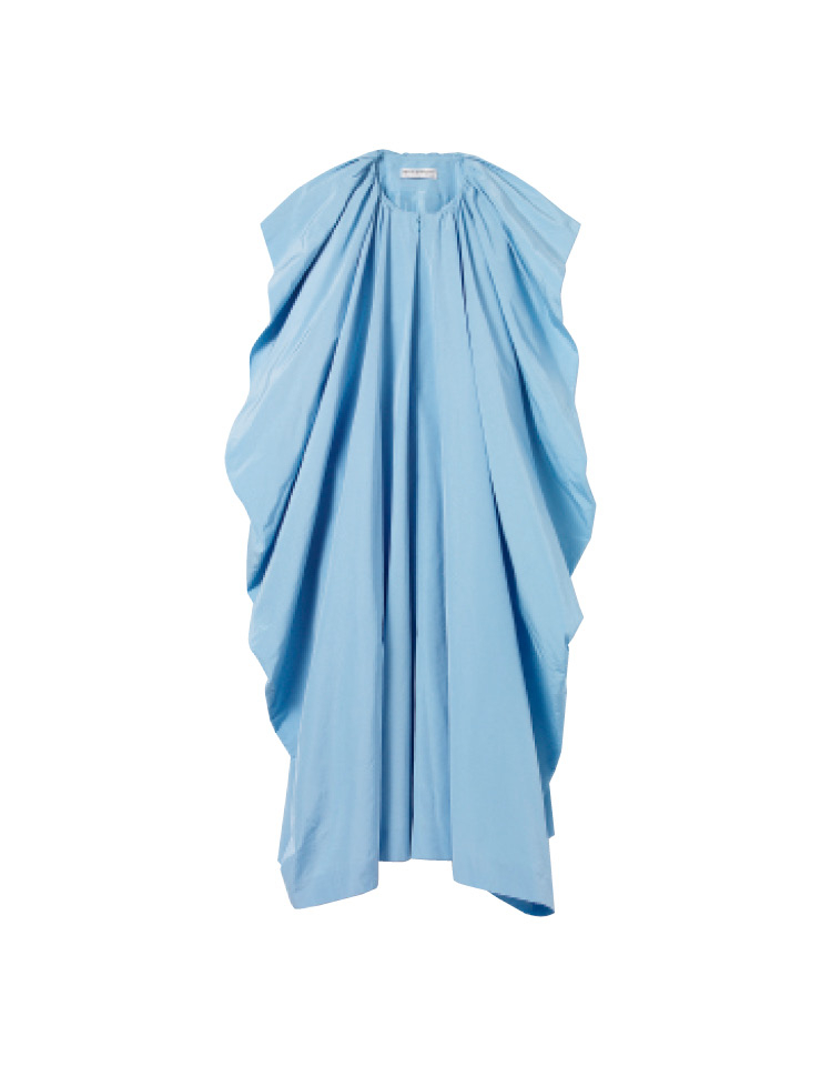 아방가르드한 실루엣의 블루 드레스는 가격 미정, Givenchy.