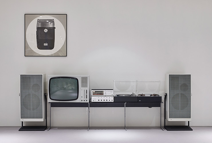 1960년대에 디터 람스가 디자인한 브라운(Braun) 스튜디오 1000+L80 스피커