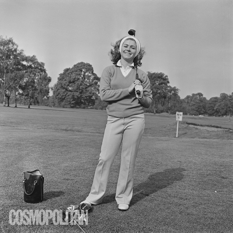 영국 여자 골프 챔피언 베벌리 휴크의 1972년 사진. 베이식 아이템으로 완성한 그녀의 골프 룩은 지금 봐도 무척 세련됐다. 