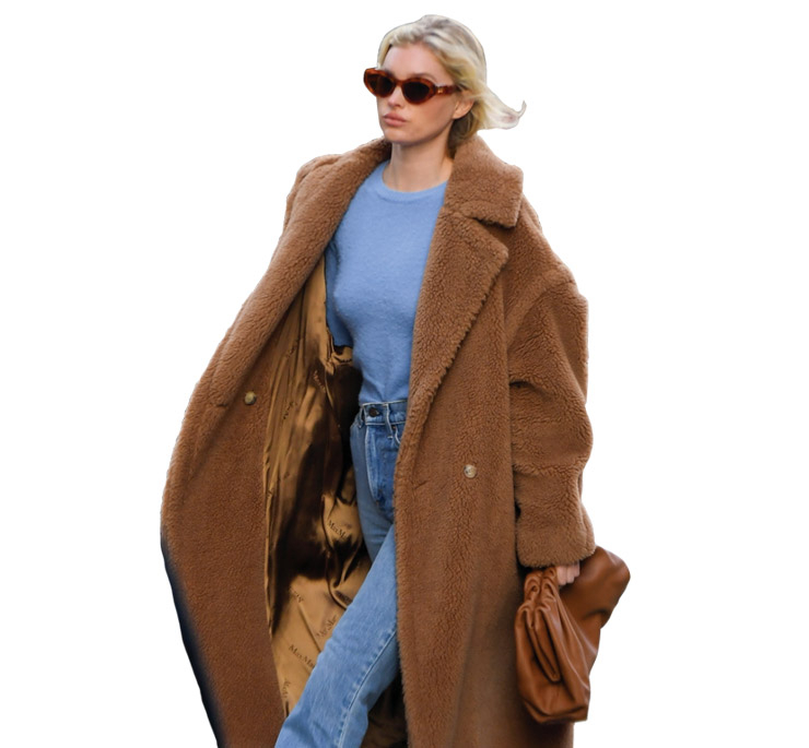 테디베어 코트를 입은 패션 모델 엘사 호스크.