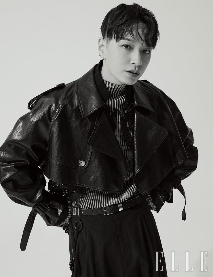 쇼트 재킷은 s/e/o. 와이드 팬츠는 Hyein Seo. 톱과 벨트는 스타일리스트 소장품. 