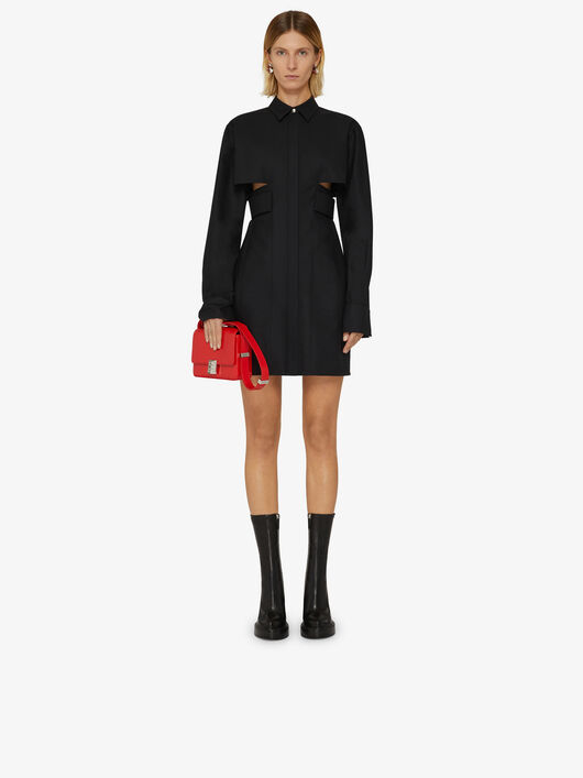 컷 아웃 디테일이 독특한 셔츠 미니 드레스는 1백78만5천원, Givenchy.