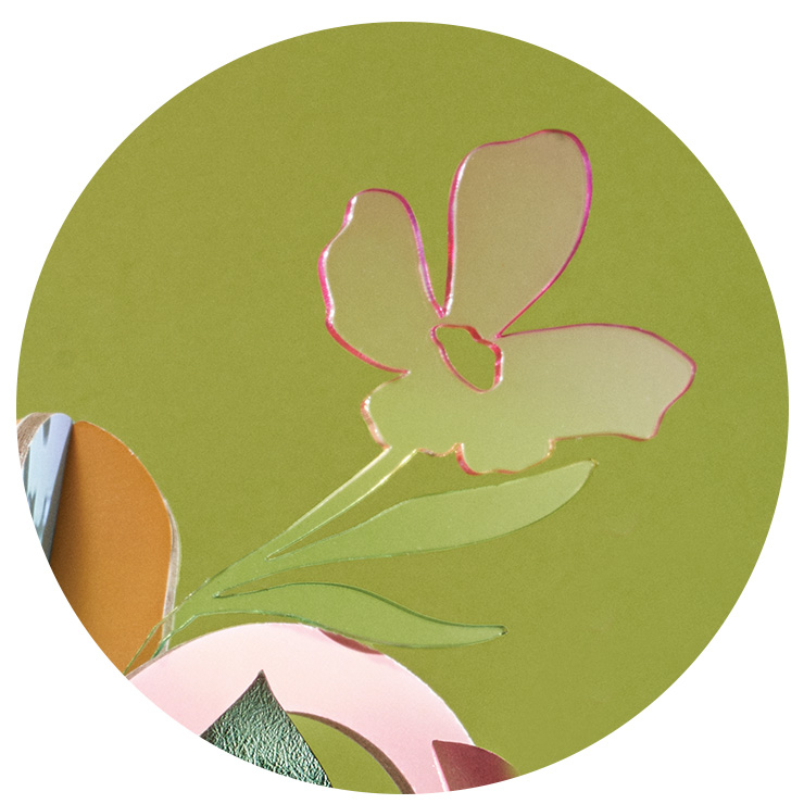 아크릴 소재에 수공예 염색으로 은은한 색을 더한 모형 꽃은 1만3천원 Studio Riposo.