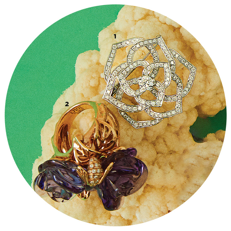 1 ‘피아제 로즈’ 브로치는 Piaget. 2 보랏빛 장미를 형상화한 ‘로즈 디올 프리카텔란’ 반지는 Dior Fine Jewelry. 