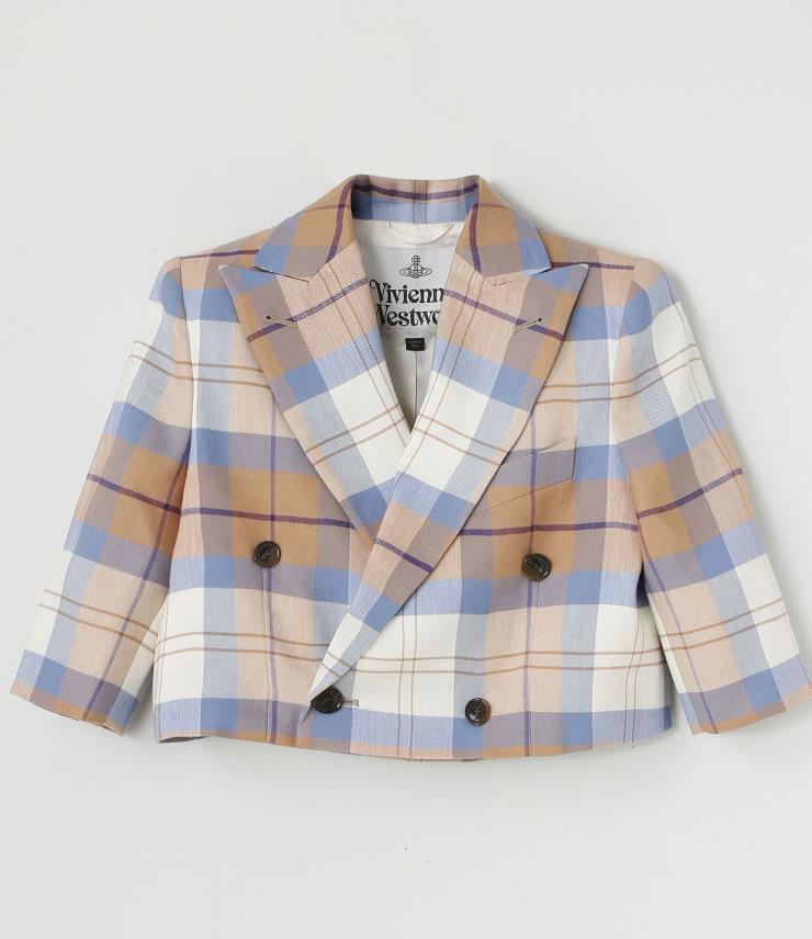 차분한 컬러감의 타탄체크 크롭트 재킷은 2백13만원, Vivienne Westwood. 