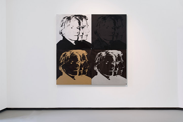 〈Self-Portrait〉, 1978. © The Andy Warhol Foundation for Visual Arts, Inc. / Licensed by Adagp, Paris 2021. Courtesy of Fondation Louis Vuitton. Photo credits: © Primae / Louis Bourjac.