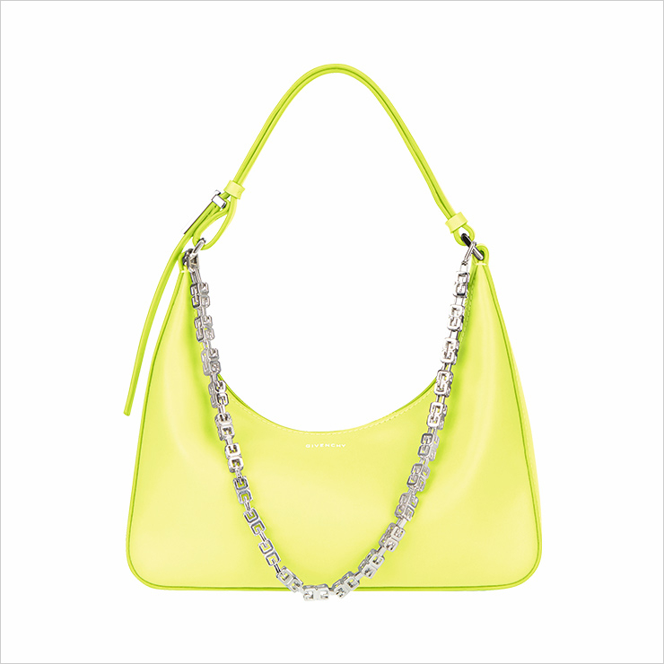 레몬 컬러가 상큼한 체인 장식의 호보 백은 1백98만원, Givenchy. 