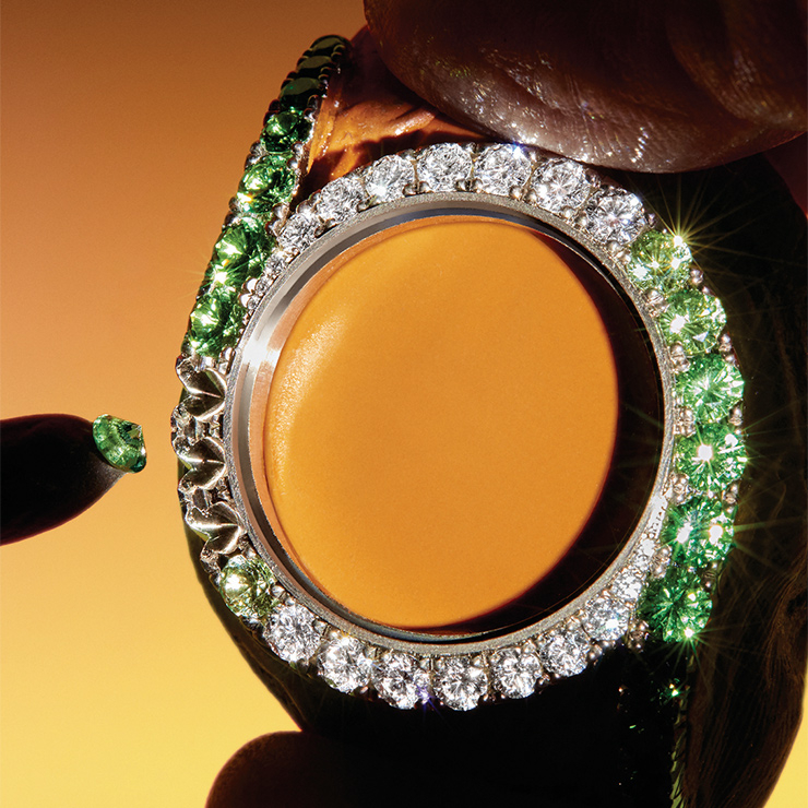 다이아몬드와 차보라이트를 세팅해 완성되는 ‘라임라이트 갈라 프레셔스’.