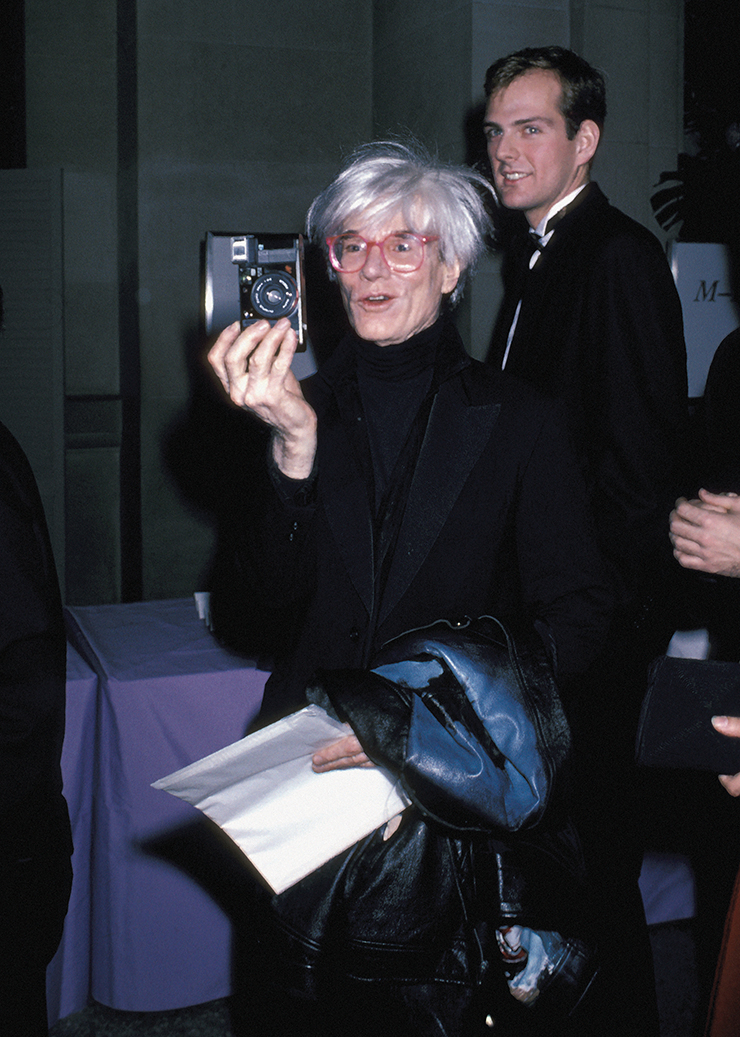1985년, 뉴욕 메트로폴리탄 미술관을 방문한 앤디 워홀과 그의 연인 제드 존슨.