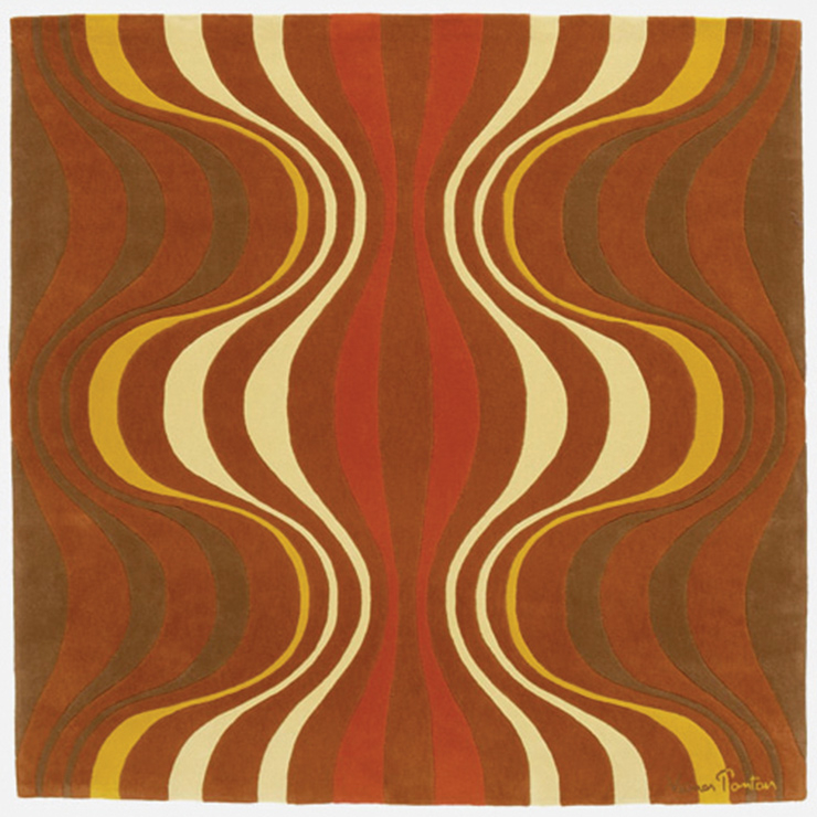 덴마크 디자이너 베르너 팬톤은 ‘팬톤 체어’로 유명하지만, 일생 동안 텍스타일 작업을 꾸준히 해왔다. 그의 혁신적이고 대담한 디자인 정신을 품은 ‘어니언1(Onion1)’은 4백70만원대, Designers Carpets by Rooming.