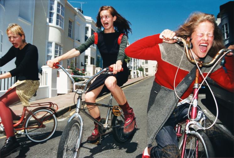 (Elaine Constantine) Girls on Bikes, 1997, ⓒ Elaine Constantine