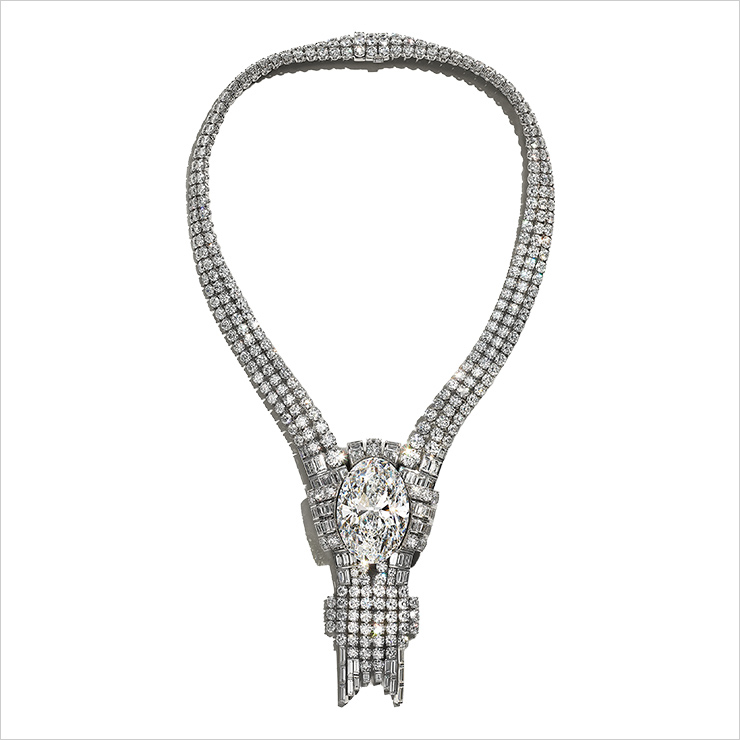 80캐럿 이상의 엠파이어 다이아몬드로 재탄생한 월드 페어 네크리스.