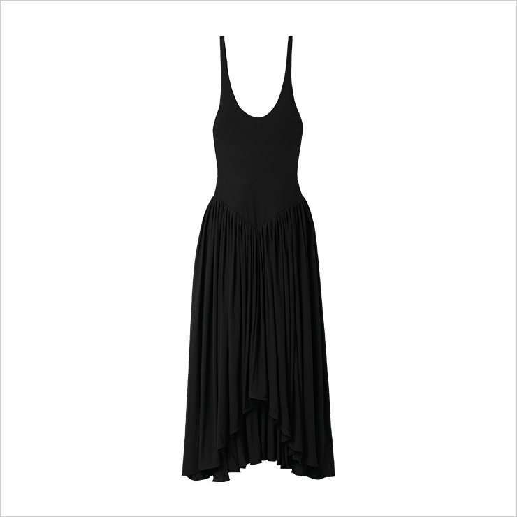 저녁 외출에 입을 수 있는 시원하고 섹시한 블랙 롱 드레스. 2백70원대, Khaite by Net-A-Porter.