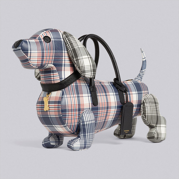 강아지 모양의 멀티 컬러 체크 패턴 백은 4백만원대, Thom Browne.