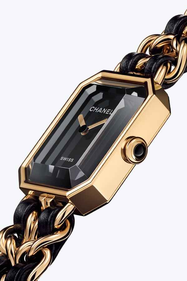 팔각형 케이스의 '프리미에르' 워치가 탄생 35주년을 맞아 최초의 원형을 살린 디자인으로 부활했다. 프리미에르 오리지널 에디션은 Chanel Watches.