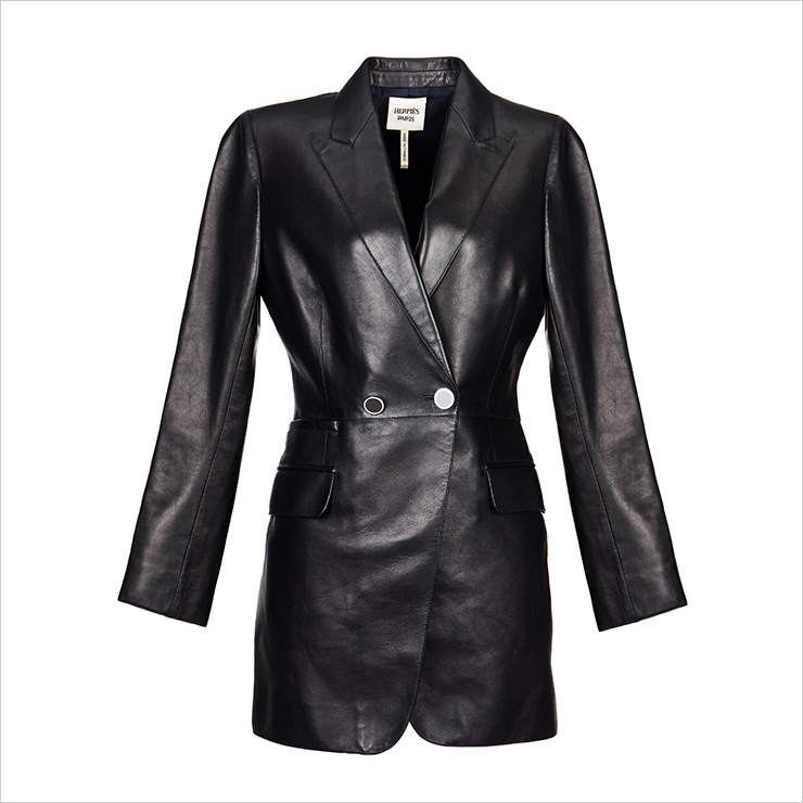 클래식한 디자인의 블랙 레더 재킷은 가격 미정, Hermès.