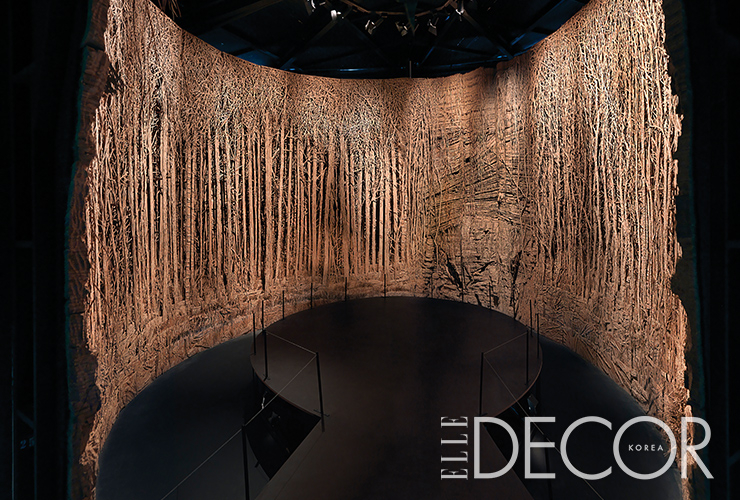 루브르박물관에 숲의 파노라마를 구현한 ‘Panorama’(2016)는 9m가 넘는 압도적인 스케일이 인상적이다. ©David Coulon