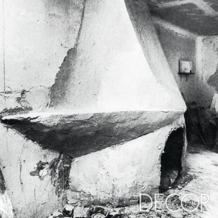 발렌틴 슐레겔의 작업은 미학적인 측면뿐 아니라 실용적인 면에도 중점을 뒀다. 벽난로와 선반, 의자의 기능을 하나로 합친 일체형 석고 작업은 그녀의 고민이 집약된 결과다.