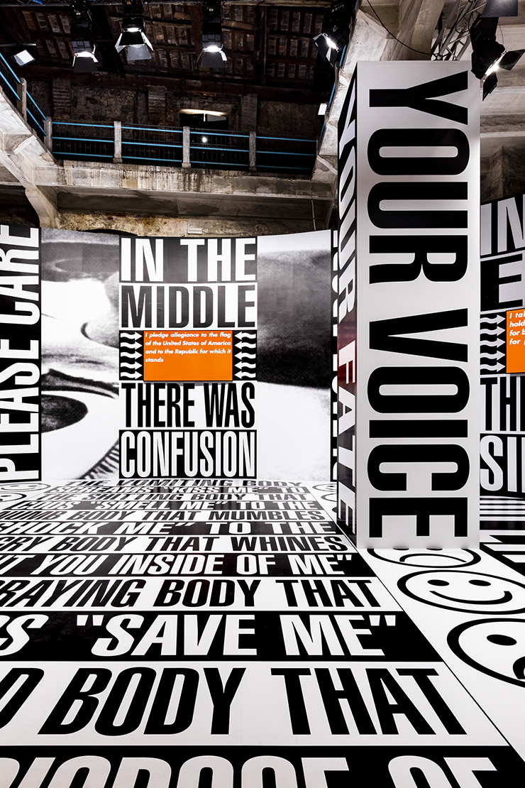 Barbara Kruger, 〈Untitled (Beginning/Middle/End)〉, 2022, Site-specific installation, print on vinyl Three-channel video installation (on 3 flatscreen monitors), sound Dimensions variable, 5 mins. 35 sec. With the additional support of Spruth Magers; Maharam Photo by: Roberto Marossi