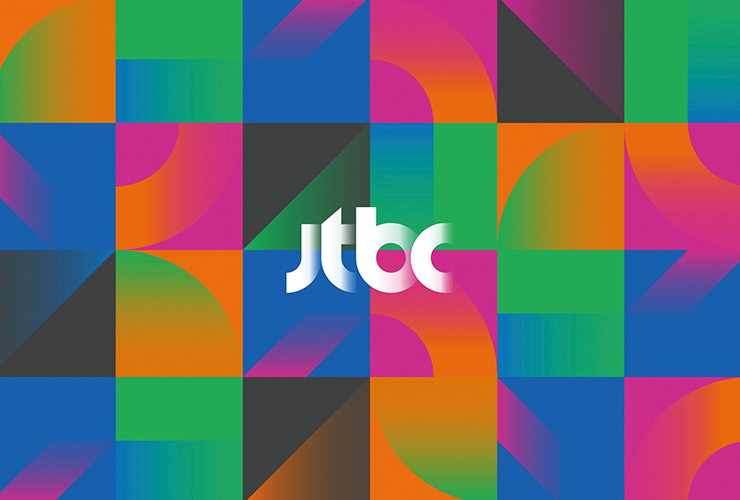 JTBC 브랜드 리뉴얼 주로 3D 형태로 제작되는 기존 방송국 시각 언어에서 벗어나 2D 형태의 새로운 비주얼을 제안했다.