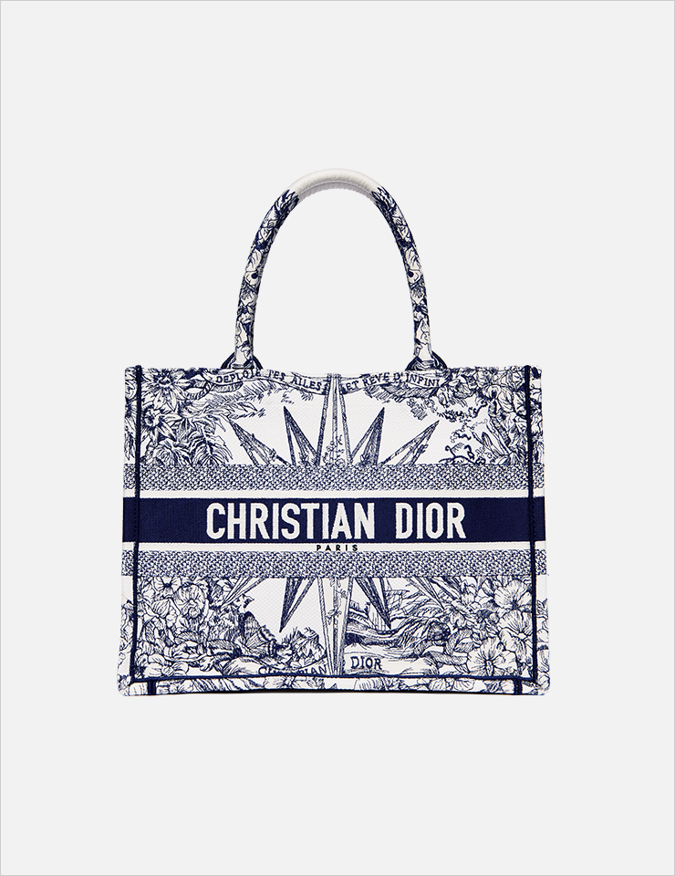 트로피컬 패턴의 캔버스 토트백은 4백75만원, Dior.