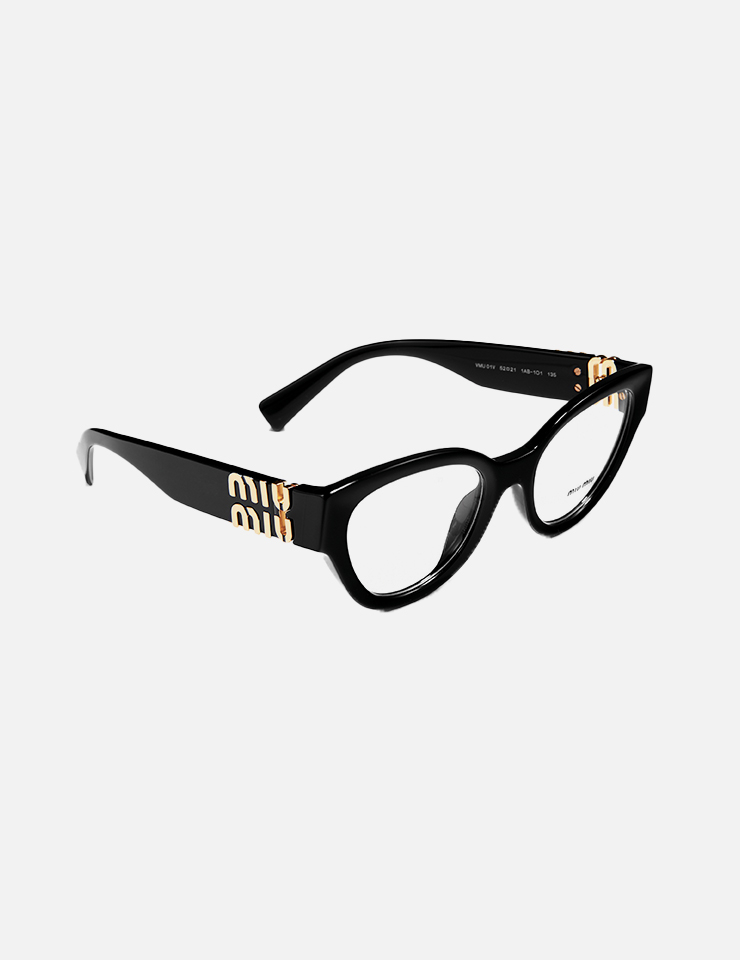 로고가 돋보이는 안경은 가격 미정, Miu Miu by Essilor Luxottica.