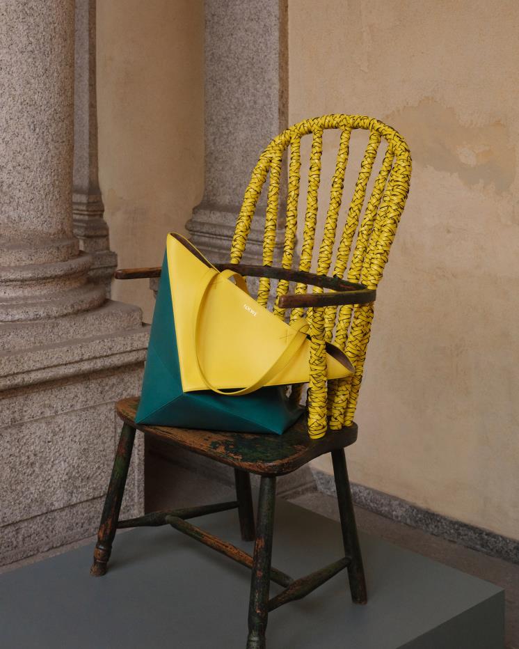 ‘로에베 체어(LOEWE Chairs)’
